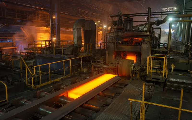 Metallurgical production environment with heavy mechanical systems